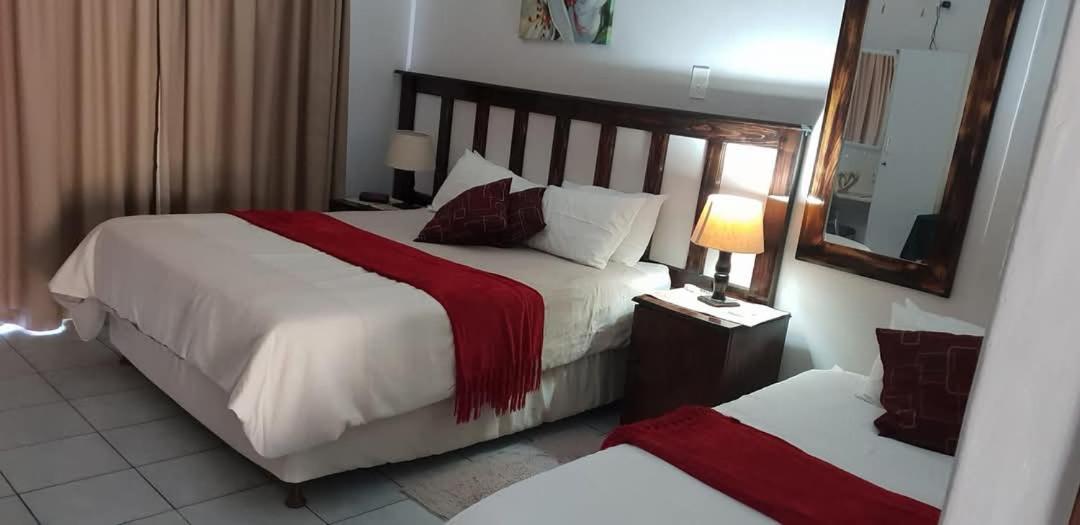 La Rochelle Inn Richards Bay Exterior foto